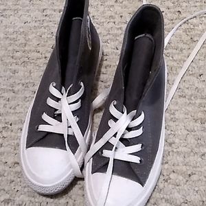 Converse Chuck Taylor Hightops in color "Gray"